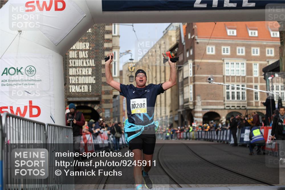 05.10.2025 - 20. swb-Marathon Bremen Yannick Fuchs http://msf.ph/oto/9245911 05.10.2025 10:42:33 Ziel 9700, 9775, 10208, 10375, 11230 meine-sportfotos.de