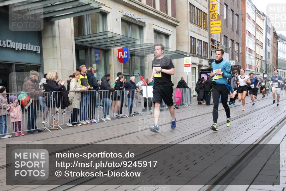 05.10.2025 - 20. swb-Marathon Bremen Strokosch-Dieckow http://msf.ph/oto/9245917 05.10.2025 10:50:50 Ziel 9199, 9256, 9287, 9416, 9425, 9630, 9663, 9894, 9906, 10206, 10215, 10222, 10226, 10254, 10378, 10432, 10669, 10743, 10932, 11061, 11279, 11391, 11573, 9199, 9256, 9287, 9416, 9425, 9630, 9663, 9894, 9906, 10206, 10215, 10222, 10226, 10432 meine-sportfotos.de