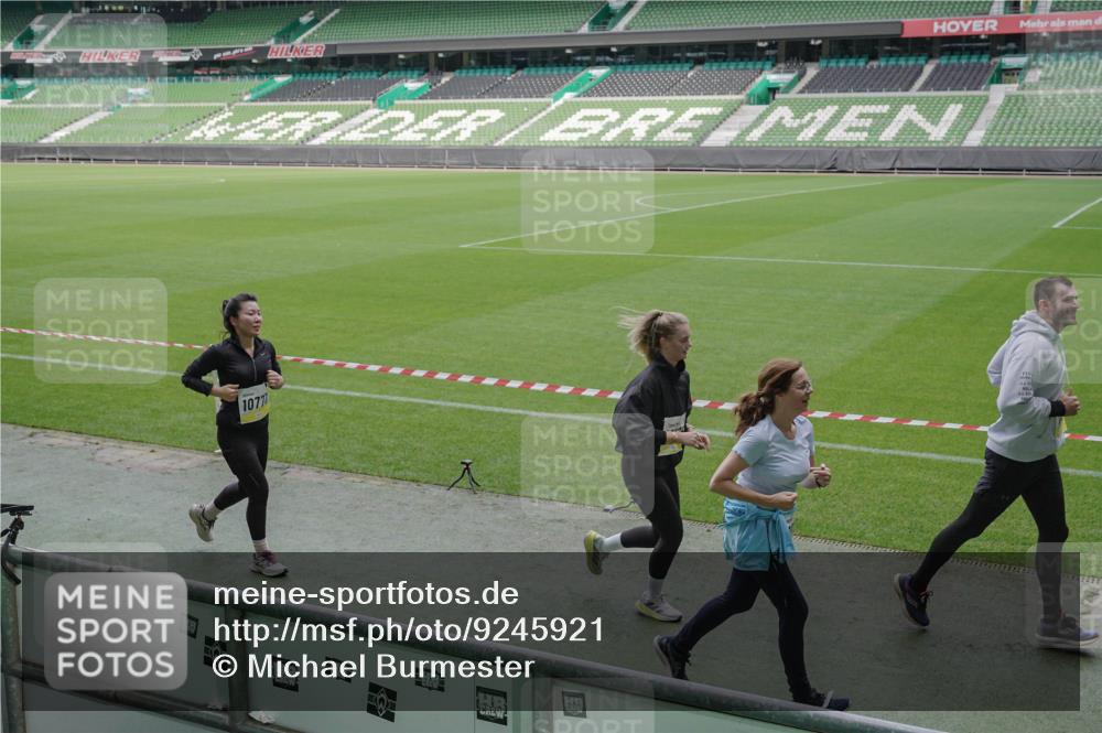 05.10.2025 - 20. swb-Marathon Bremen Michael Burmester http://msf.ph/oto/9245921 05.10.2025 10:37:44 Laufen im Stadion 7621, 7776, 9237, 9246, 9360, 9363, 9365, 9381, 9426, 9448, 9486, 9531, 9532, 9536, 9600, 9603, 9642, 9748, 9802, 9841, 9893, 9979, 10056, 10067, 10098, 10158, 10194, 10265, 10271, 10274, 10290, 10291, 10301, 10345, 10370, 10471, 10477, 10485, 10508, 10510, 10518, 10562, 10571, 10611, 10615, 10711, 10713, 10771, 10777, 10826, 10829, 10837, 10872, 10876, 10995, 11001, 11050, 11121, 11124, 11150, 11162, 11183, 11184, 11223, 11251, 11415, 9177, 9208 meine-sportfotos.de