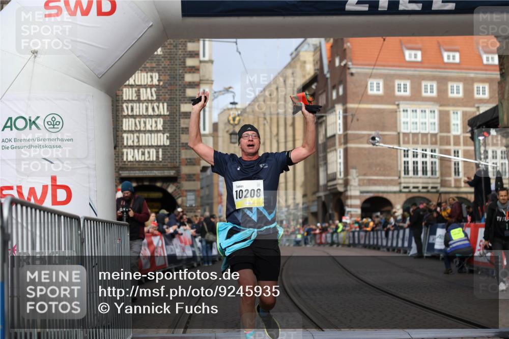 05.10.2025 - 20. swb-Marathon Bremen Yannick Fuchs http://msf.ph/oto/9245935 05.10.2025 10:42:33 Ziel 9700, 9775, 10208, 10375, 11230 meine-sportfotos.de