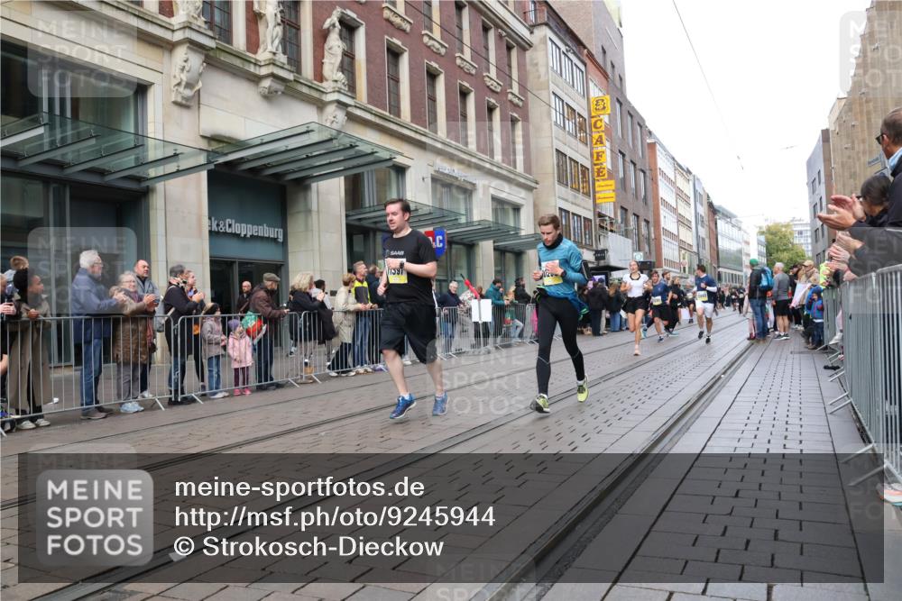05.10.2025 - 20. swb-Marathon Bremen Strokosch-Dieckow http://msf.ph/oto/9245944 05.10.2025 10:50:51 Ziel 9199, 9256, 9287, 9416, 9425, 9630, 9663, 9894, 9906, 10206, 10215, 10222, 10226, 10254, 10376, 10378, 10432, 10669, 10743, 10932, 11061, 11279, 11391, 11573, 9199, 9256, 9287, 9416, 9425, 9630, 9663, 9894, 9906, 10206, 10215, 10222, 10226, 10376, 10432 meine-sportfotos.de