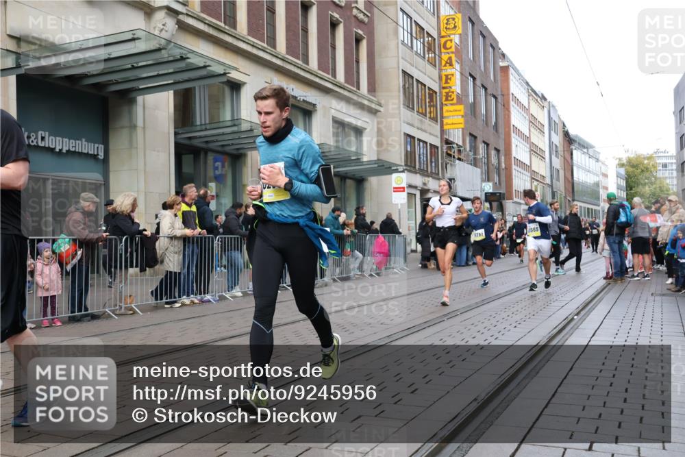 05.10.2025 - 20. swb-Marathon Bremen Strokosch-Dieckow http://msf.ph/oto/9245956 05.10.2025 10:50:52 Ziel 9199, 9256, 9287, 9416, 9425, 9630, 9663, 9894, 9906, 10206, 10215, 10222, 10226, 10254, 10376, 10378, 10432, 10556, 10669, 10743, 10932, 11279, 11391, 11573, 9199, 9256, 9287, 9416, 9425, 9630, 9663, 9894, 9906, 10206, 10215, 10222, 10226, 10376, 10432, 10556 meine-sportfotos.de