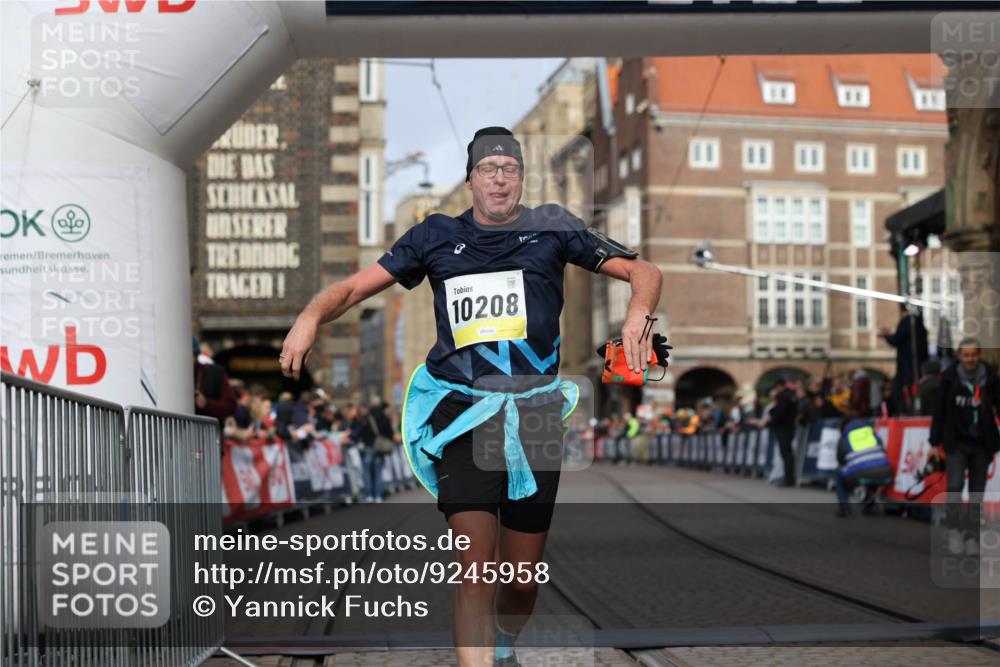 05.10.2025 - 20. swb-Marathon Bremen Yannick Fuchs http://msf.ph/oto/9245958 05.10.2025 10:42:34 Ziel 9700, 9775, 10208, 10375, 11230 meine-sportfotos.de
