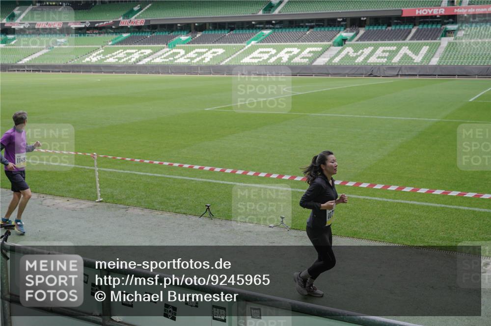 05.10.2025 - 20. swb-Marathon Bremen Michael Burmester http://msf.ph/oto/9245965 05.10.2025 10:37:45 Laufen im Stadion 7621, 7776, 9189, 9237, 9246, 9360, 9363, 9365, 9381, 9426, 9448, 9468, 9486, 9531, 9532, 9536, 9600, 9603, 9642, 9748, 9802, 9841, 9858, 9893, 9979, 10056, 10067, 10098, 10158, 10194, 10265, 10271, 10274, 10290, 10291, 10301, 10345, 10370, 10471, 10477, 10485, 10508, 10510, 10518, 10562, 10571, 10611, 10615, 10711, 10713, 10771, 10777, 10826, 10829, 10837, 10872, 10876, 10995, 11001, 11050, 11121, 11124, 11150, 11162, 11183, 11184, 11223, 11251, 11415, 9177, 9208 meine-sportfotos.de