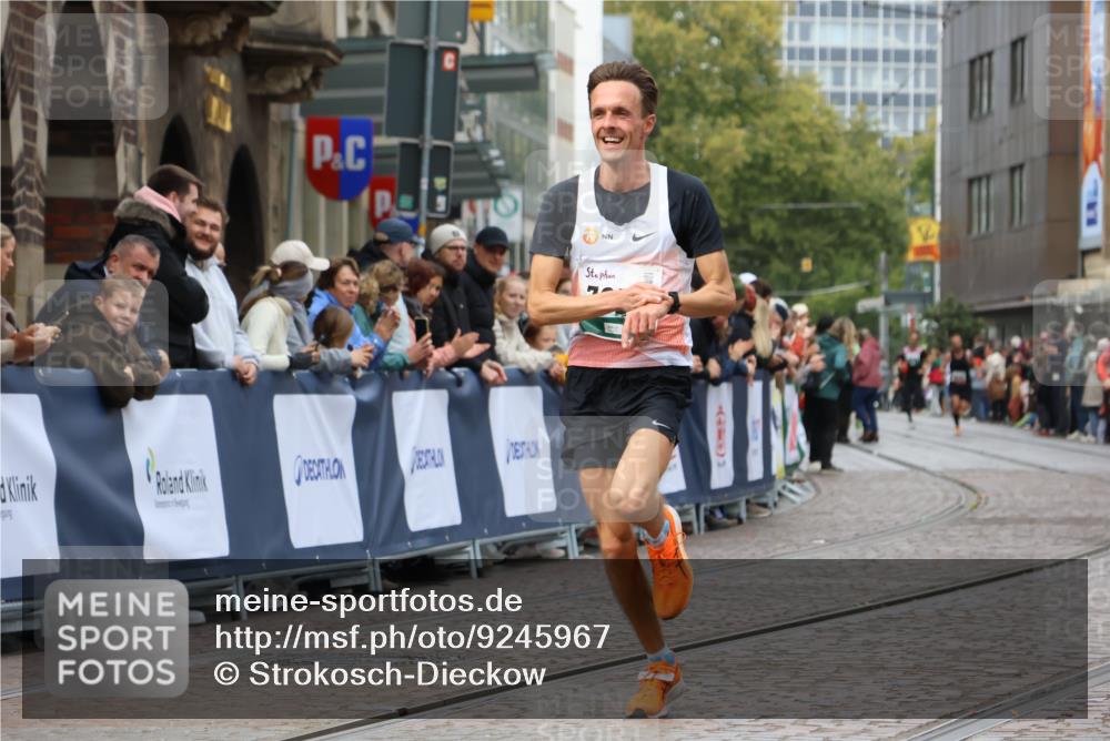 05.10.2025 - 20. swb-Marathon Bremen Strokosch-Dieckow http://msf.ph/oto/9245967 05.10.2025 12:47:14 Ziel 999, 7259 meine-sportfotos.de