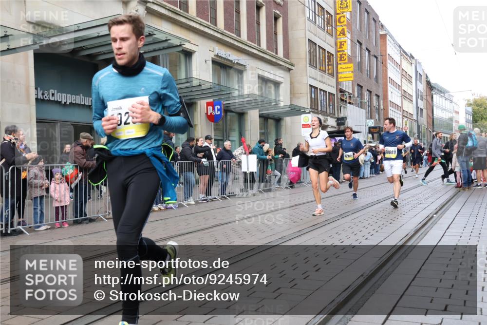 05.10.2025 - 20. swb-Marathon Bremen Strokosch-Dieckow http://msf.ph/oto/9245974 05.10.2025 10:50:52 Ziel 9199, 9256, 9287, 9416, 9425, 9630, 9663, 9894, 9906, 10206, 10215, 10222, 10226, 10254, 10376, 10378, 10432, 10556, 10669, 10743, 10932, 11279, 11391, 11573, 9199, 9256, 9287, 9416, 9425, 9630, 9663, 9894, 9906, 10206, 10215, 10222, 10226, 10376, 10432, 10556 meine-sportfotos.de