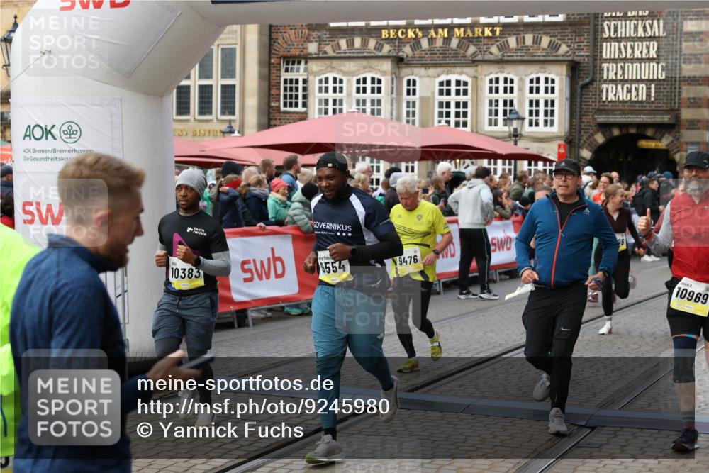 05.10.2025 - 20. swb-Marathon Bremen Yannick Fuchs http://msf.ph/oto/9245980 05.10.2025 11:10:13 Ziel 7799, 9288, 9470, 9476, 9554, 9561, 10383, 10435, 10515, 10563, 10596, 10659, 10885, 10969, 11401, 11405, 11536, 11634 meine-sportfotos.de