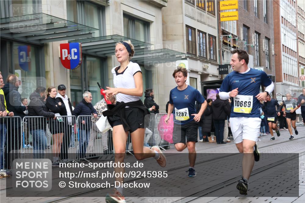 05.10.2025 - 20. swb-Marathon Bremen Strokosch-Dieckow http://msf.ph/oto/9245985 05.10.2025 10:50:53 Ziel 9256, 9287, 9416, 9425, 9663, 9894, 9906, 10206, 10215, 10222, 10226, 10376, 10378, 10432, 10556, 10669, 10743, 10932, 11279, 11391, 11573, 9256, 9287, 9416, 9425, 9663, 9894, 9906, 10206, 10215, 10222, 10226, 10376, 10432, 10556 meine-sportfotos.de