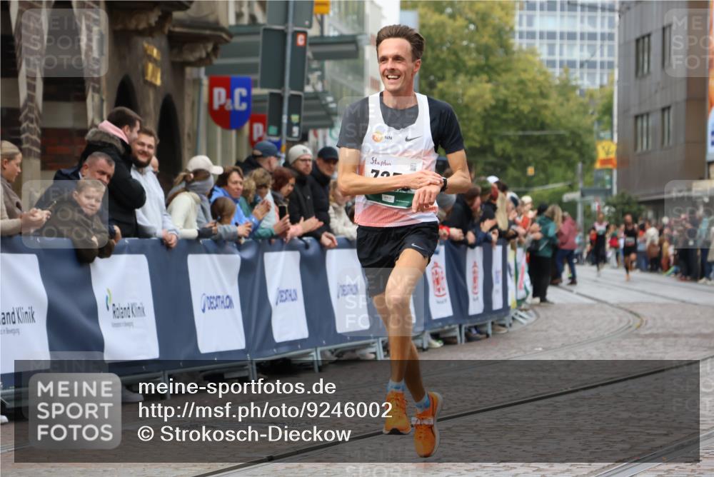 05.10.2025 - 20. swb-Marathon Bremen Strokosch-Dieckow http://msf.ph/oto/9246002 05.10.2025 12:47:14 Ziel 999, 7259 meine-sportfotos.de