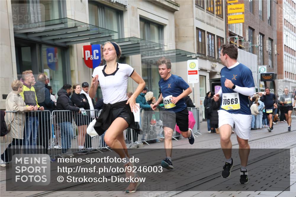05.10.2025 - 20. swb-Marathon Bremen Strokosch-Dieckow http://msf.ph/oto/9246003 05.10.2025 10:50:53 Ziel 9256, 9287, 9416, 9425, 9663, 9894, 9906, 10206, 10215, 10222, 10226, 10376, 10378, 10432, 10556, 10669, 10743, 10932, 11279, 11391, 11573, 9256, 9287, 9416, 9425, 9663, 9894, 9906, 10206, 10215, 10222, 10226, 10376, 10432, 10556 meine-sportfotos.de