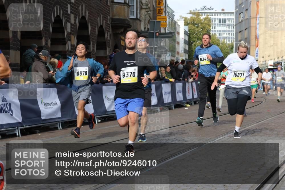 05.10.2025 - 20. swb-Marathon Bremen Strokosch-Dieckow http://msf.ph/oto/9246010 05.10.2025 10:58:42 Ziel 7163, 8585, 9346, 9359, 9370, 9540, 9622, 9714, 10263, 10527, 10561, 10591, 10679, 10871, 11078, 11290, 11651 meine-sportfotos.de