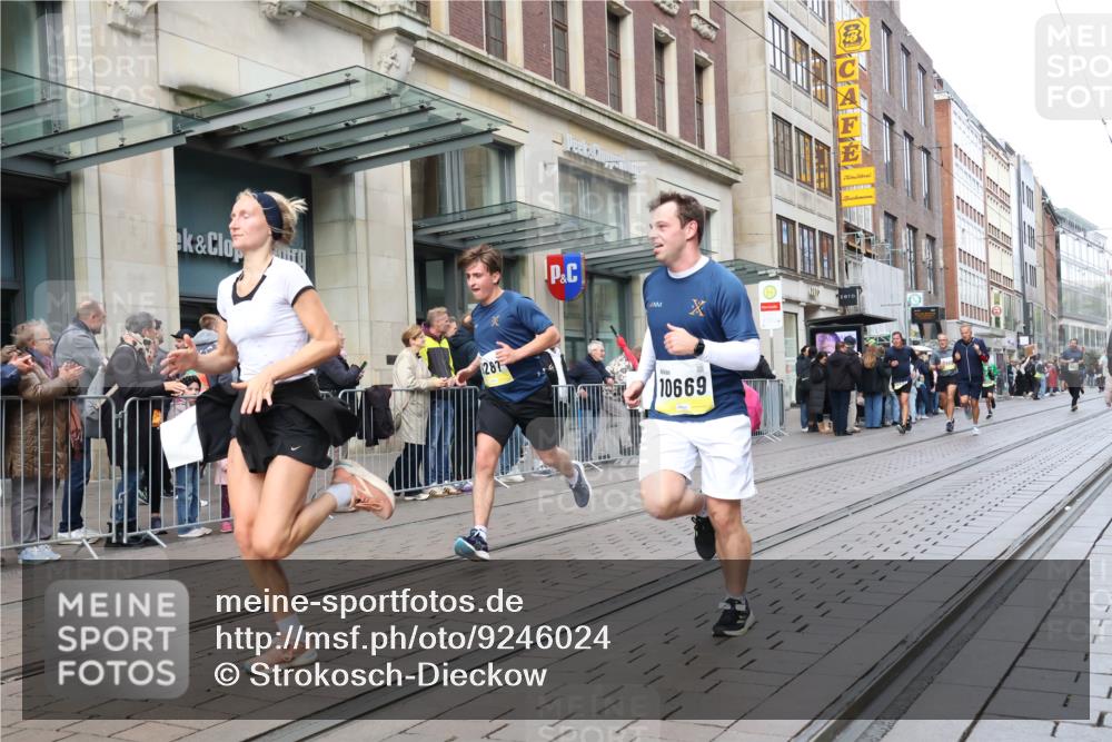 05.10.2025 - 20. swb-Marathon Bremen Strokosch-Dieckow http://msf.ph/oto/9246024 05.10.2025 10:50:54 Ziel 9256, 9287, 9416, 9425, 9663, 9894, 9906, 10206, 10215, 10222, 10226, 10321, 10376, 10378, 10432, 10556, 10669, 10743, 10932, 11177, 11279, 11391, 11573, 9256, 9287, 9416, 9425, 9663, 9894, 9906, 10206, 10215, 10222, 10226, 10321, 10376, 10432, 10556, 11177 meine-sportfotos.de