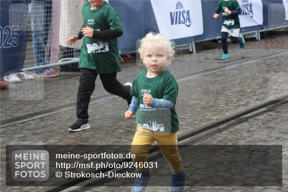 05.10.2025 - 20. swb-Marathon Bremen Strokosch-Dieckow http://msf.ph/oto/9246031 05.10.2025 15:23:47 Ziel  meine-sportfotos.de