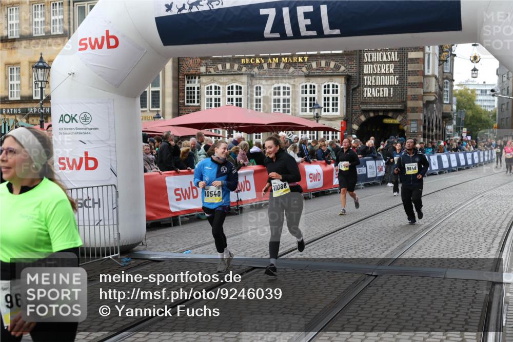 05.10.2025 - 20. swb-Marathon Bremen Yannick Fuchs http://msf.ph/oto/9246039 05.10.2025 11:11:55 Ziel 9648, 9680, 9784, 9999, 10235, 10236, 10540, 11088, 11172 meine-sportfotos.de