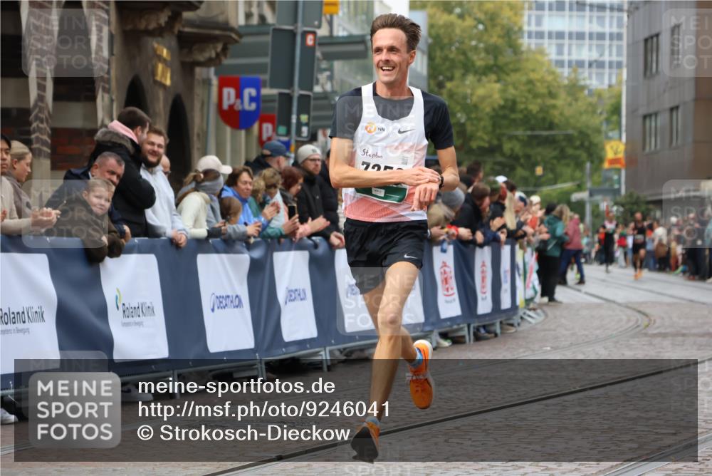 05.10.2025 - 20. swb-Marathon Bremen Strokosch-Dieckow http://msf.ph/oto/9246041 05.10.2025 12:47:14 Ziel 999, 7259 meine-sportfotos.de