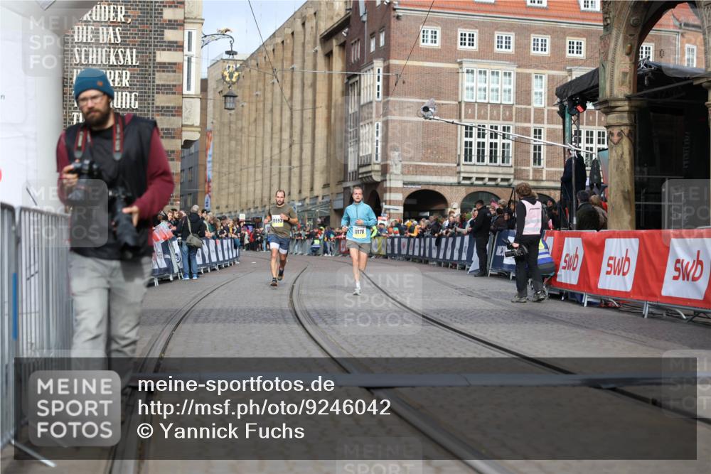 05.10.2025 - 20. swb-Marathon Bremen Yannick Fuchs http://msf.ph/oto/9246042 05.10.2025 10:42:43 Ziel 10592, 11178, 11725 meine-sportfotos.de