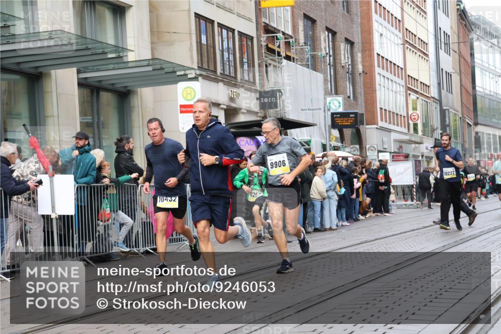 05.10.2025 - 20. swb-Marathon Bremen Strokosch-Dieckow http://msf.ph/oto/9246053 05.10.2025 10:50:56 Ziel 9256, 9287, 9416, 9894, 9906, 10206, 10215, 10222, 10226, 10321, 10376, 10432, 10556, 10669, 11177, 11279, 11573, 9256, 9287, 9416, 9894, 9906, 10206, 10215, 10222, 10226, 10321, 10376, 10432, 10556, 11177 meine-sportfotos.de