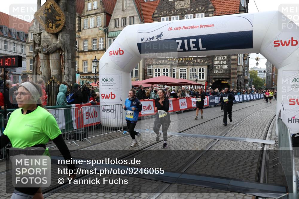 05.10.2025 - 20. swb-Marathon Bremen Yannick Fuchs http://msf.ph/oto/9246065 05.10.2025 11:11:56 Ziel 9648, 9680, 9784, 10235, 10236, 10540, 11088 meine-sportfotos.de