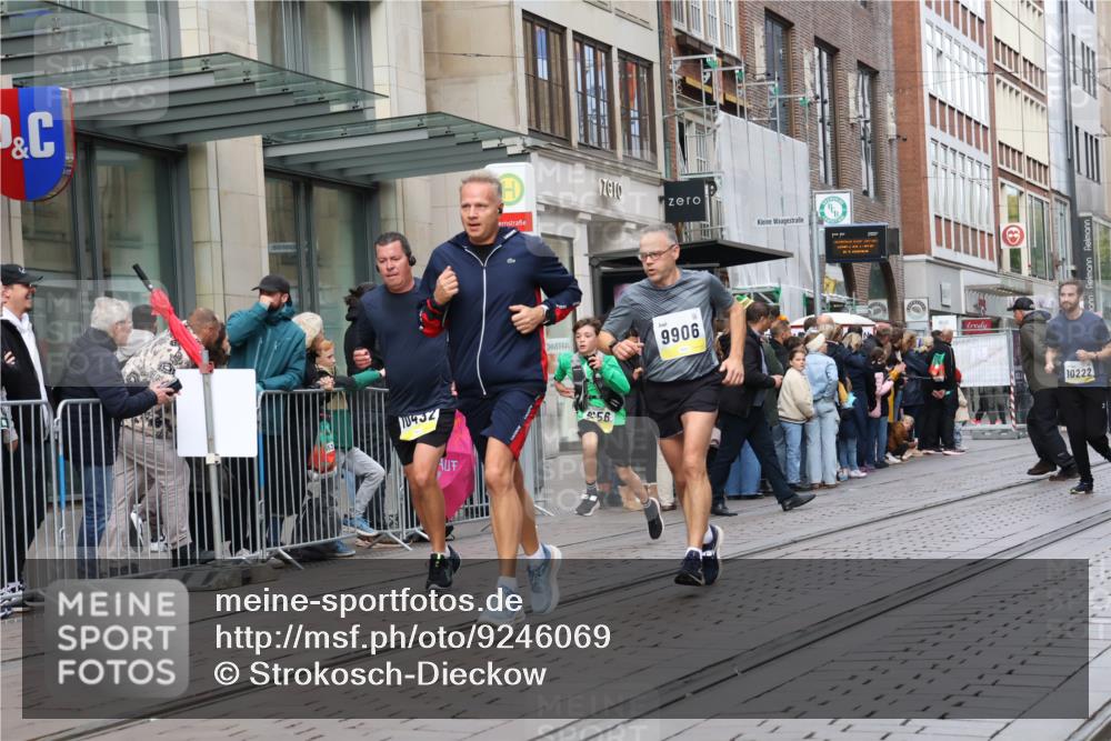 05.10.2025 - 20. swb-Marathon Bremen Strokosch-Dieckow http://msf.ph/oto/9246069 05.10.2025 10:50:56 Ziel 9256, 9287, 9416, 9894, 9906, 10206, 10215, 10222, 10226, 10321, 10376, 10432, 10556, 10669, 11177, 11279, 11573, 9256, 9287, 9416, 9894, 9906, 10206, 10215, 10222, 10226, 10321, 10376, 10432, 10556, 11177 meine-sportfotos.de