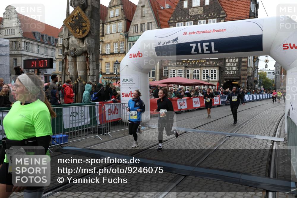 05.10.2025 - 20. swb-Marathon Bremen Yannick Fuchs http://msf.ph/oto/9246075 05.10.2025 11:11:56 Ziel 9648, 9680, 9784, 10235, 10236, 10540, 11088 meine-sportfotos.de