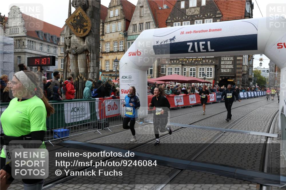 05.10.2025 - 20. swb-Marathon Bremen Yannick Fuchs http://msf.ph/oto/9246084 05.10.2025 11:11:56 Ziel 9648, 9680, 9784, 10235, 10236, 10540, 11088 meine-sportfotos.de