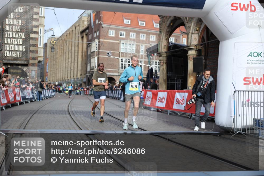 05.10.2025 - 20. swb-Marathon Bremen Yannick Fuchs http://msf.ph/oto/9246086 05.10.2025 10:42:46 Ziel 10592, 11178 meine-sportfotos.de