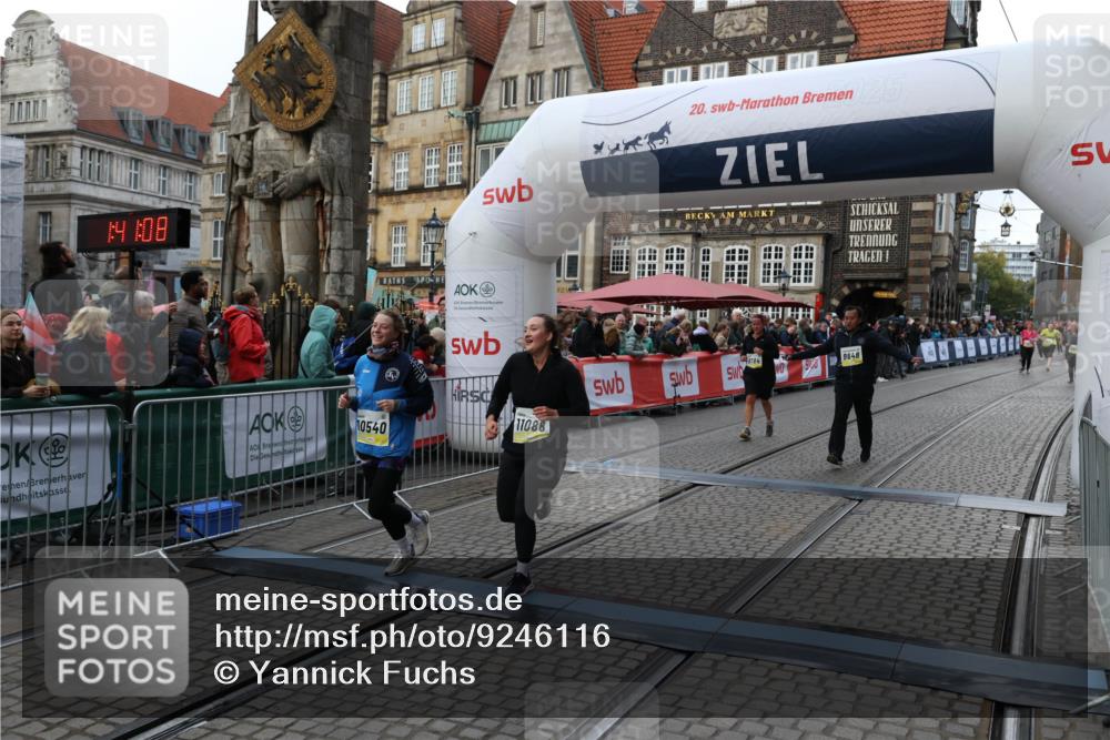 05.10.2025 - 20. swb-Marathon Bremen Yannick Fuchs http://msf.ph/oto/9246116 05.10.2025 11:11:57 Ziel 9648, 9680, 9784, 10235, 10236, 10540, 11088, 11563 meine-sportfotos.de