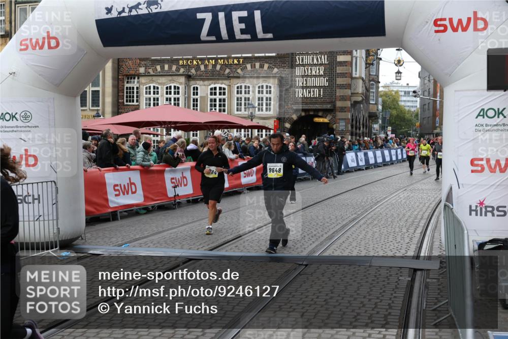 05.10.2025 - 20. swb-Marathon Bremen Yannick Fuchs http://msf.ph/oto/9246127 05.10.2025 11:11:57 Ziel 9648, 9680, 9784, 10235, 10236, 10540, 11088, 11563 meine-sportfotos.de