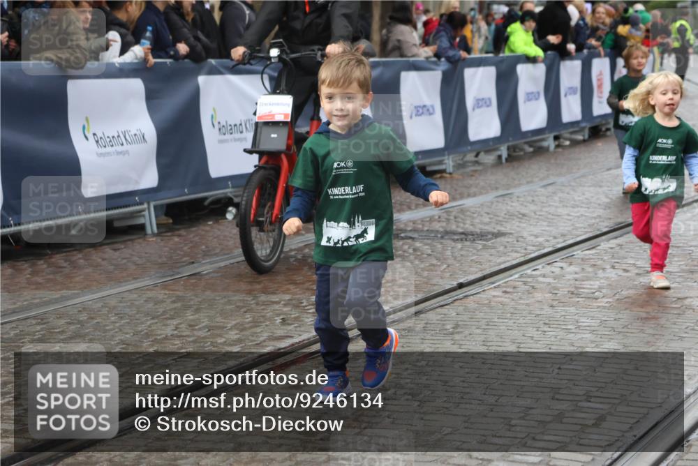 05.10.2025 - 20. swb-Marathon Bremen Strokosch-Dieckow http://msf.ph/oto/9246134 05.10.2025 15:23:49 Ziel  meine-sportfotos.de