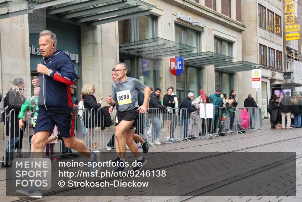 05.10.2025 - 20. swb-Marathon Bremen Strokosch-Dieckow http://msf.ph/oto/9246138 05.10.2025 10:50:58 Ziel 9256, 9287, 9906, 10215, 10222, 10321, 10376, 10432, 10556, 10669, 11177, 11279, 9256, 9287, 9906, 10215, 10222, 10321, 10376, 10432, 10556, 11177 meine-sportfotos.de
