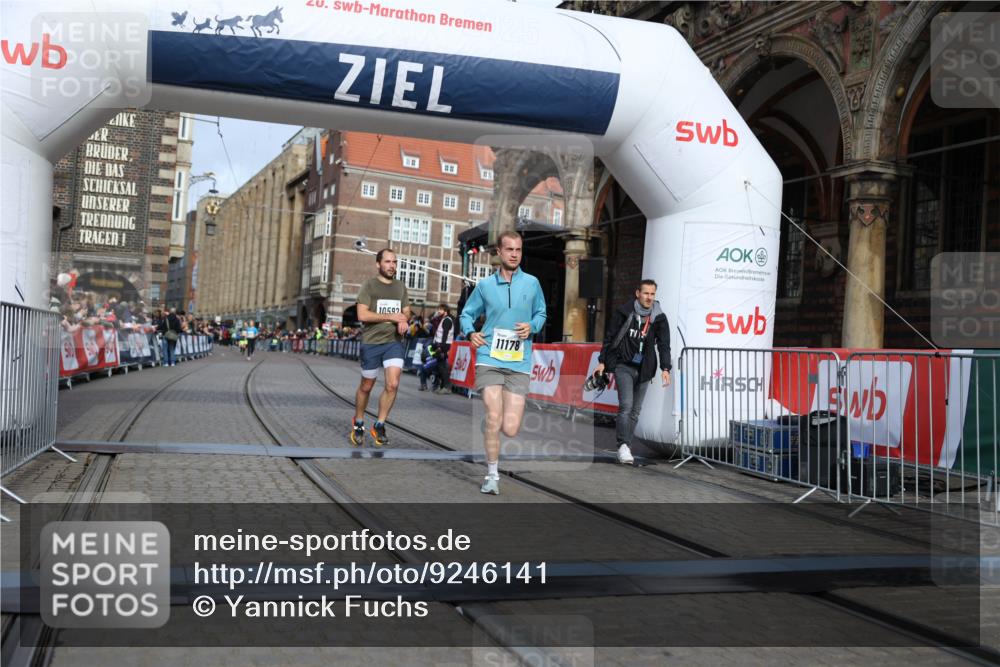 05.10.2025 - 20. swb-Marathon Bremen Yannick Fuchs http://msf.ph/oto/9246141 05.10.2025 10:42:46 Ziel 10592, 11178 meine-sportfotos.de