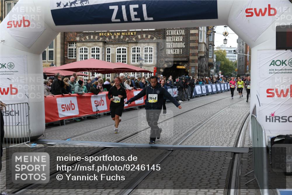 05.10.2025 - 20. swb-Marathon Bremen Yannick Fuchs http://msf.ph/oto/9246145 05.10.2025 11:11:57 Ziel 9648, 9680, 9784, 10235, 10236, 10540, 11088, 11563 meine-sportfotos.de