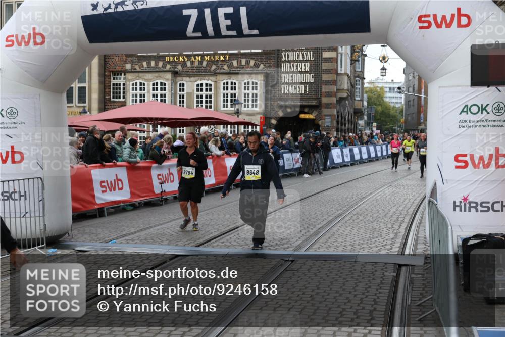 05.10.2025 - 20. swb-Marathon Bremen Yannick Fuchs http://msf.ph/oto/9246158 05.10.2025 11:11:57 Ziel 9648, 9680, 9784, 10235, 10236, 10540, 11088, 11563 meine-sportfotos.de