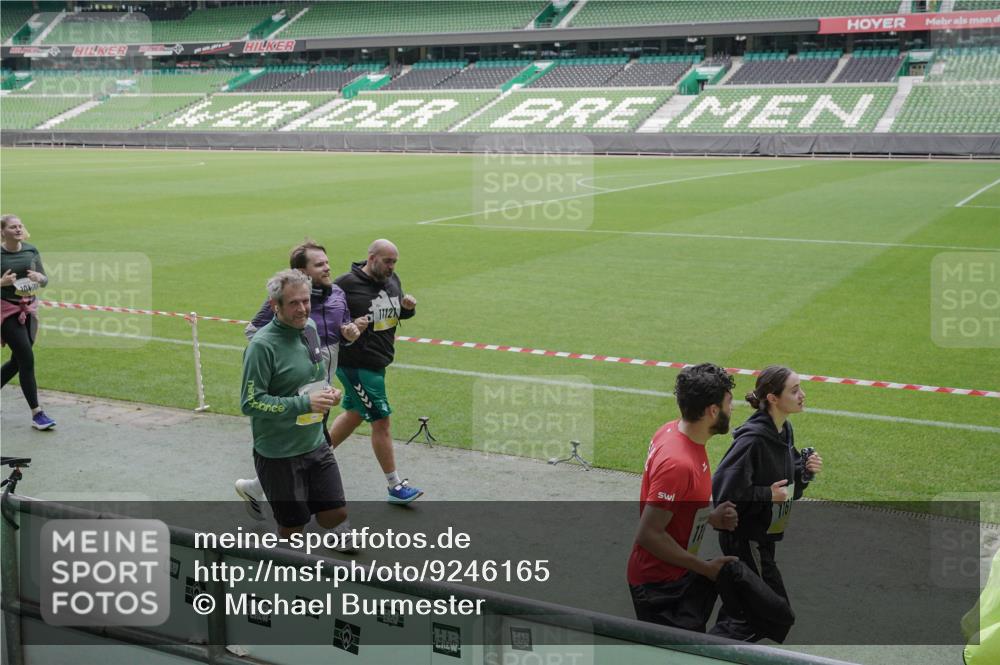 05.10.2025 - 20. swb-Marathon Bremen Michael Burmester http://msf.ph/oto/9246165 05.10.2025 10:37:51 Laufen im Stadion 7621, 7776, 9189, 9210, 9237, 9360, 9365, 9381, 9426, 9448, 9468, 9486, 9532, 9536, 9600, 9642, 9748, 9813, 9841, 9858, 9893, 9979, 10033, 10056, 10067, 10098, 10130, 10158, 10194, 10265, 10271, 10274, 10278, 10301, 10345, 10370, 10437, 10471, 10477, 10485, 10508, 10510, 10595, 10598, 10611, 10711, 10713, 10777, 10826, 10829, 10837, 10872, 10876, 10995, 11001, 11050, 11121, 11124, 11150, 11162, 11183, 11184, 11223, 11251, 11415, 9177, 9208, 9381, 9531 meine-sportfotos.de