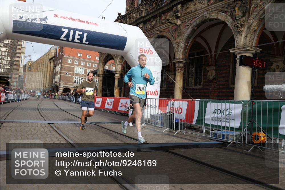 05.10.2025 - 20. swb-Marathon Bremen Yannick Fuchs http://msf.ph/oto/9246169 05.10.2025 10:42:47 Ziel 10592, 11178 meine-sportfotos.de