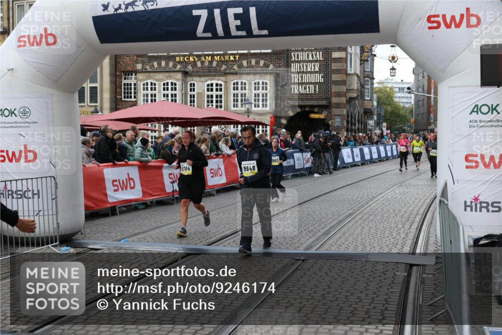 05.10.2025 - 20. swb-Marathon Bremen Yannick Fuchs http://msf.ph/oto/9246174 05.10.2025 11:11:58 Ziel 9648, 9680, 9784, 10235, 10236, 10540, 11088, 11563 meine-sportfotos.de