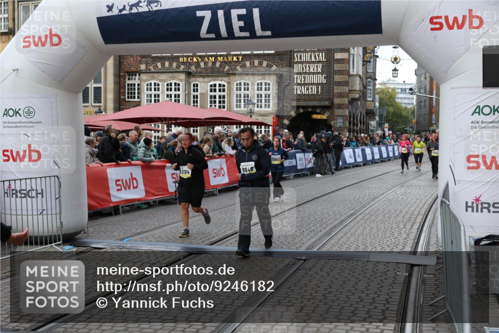 05.10.2025 - 20. swb-Marathon Bremen Yannick Fuchs http://msf.ph/oto/9246182 05.10.2025 11:11:58 Ziel 9648, 9680, 9784, 10235, 10236, 10540, 11088, 11563 meine-sportfotos.de