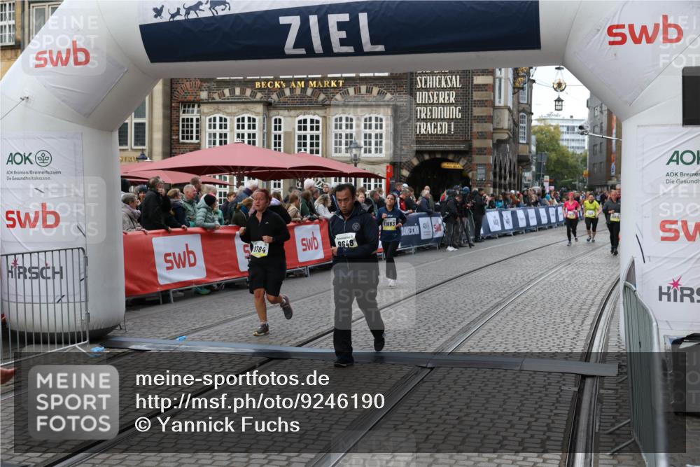 05.10.2025 - 20. swb-Marathon Bremen Yannick Fuchs http://msf.ph/oto/9246190 05.10.2025 11:11:58 Ziel 9648, 9680, 9784, 10235, 10236, 10540, 11088, 11563 meine-sportfotos.de