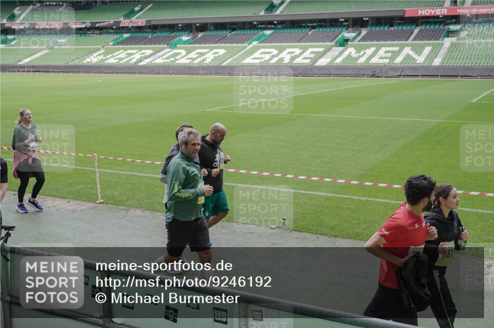05.10.2025 - 20. swb-Marathon Bremen Michael Burmester http://msf.ph/oto/9246192 05.10.2025 10:37:51 Laufen im Stadion 7621, 7776, 9189, 9210, 9237, 9360, 9365, 9381, 9426, 9448, 9468, 9486, 9532, 9536, 9600, 9642, 9748, 9813, 9841, 9858, 9893, 9979, 10033, 10056, 10067, 10098, 10130, 10158, 10194, 10265, 10271, 10274, 10278, 10301, 10345, 10370, 10437, 10471, 10477, 10485, 10508, 10510, 10595, 10598, 10611, 10711, 10713, 10777, 10826, 10829, 10837, 10872, 10876, 10995, 11001, 11050, 11121, 11124, 11150, 11162, 11183, 11184, 11223, 11251, 11415, 9177, 9208, 9381, 9531 meine-sportfotos.de