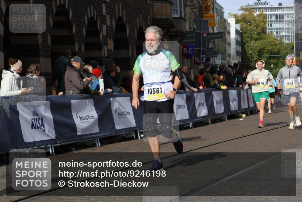 05.10.2025 - 20. swb-Marathon Bremen Strokosch-Dieckow http://msf.ph/oto/9246198 05.10.2025 10:58:46 Ziel 8585, 9346, 9349, 9370, 9540, 9622, 10080, 10263, 10560, 10561, 11290, 11483, 11651 meine-sportfotos.de