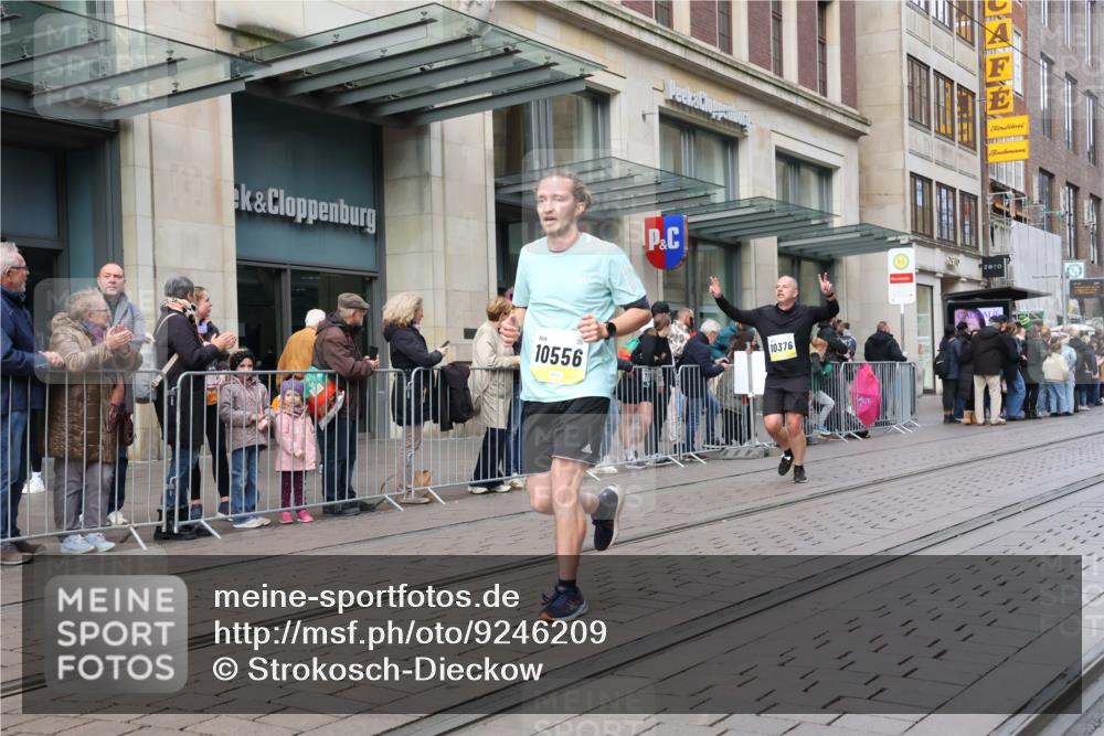 05.10.2025 - 20. swb-Marathon Bremen Strokosch-Dieckow http://msf.ph/oto/9246209 05.10.2025 10:51:07 Ziel 9252, 9268, 10321, 10376, 10432, 10556, 10584, 10716, 10918, 10928, 11177, 11484, 9252, 9268, 10321, 10376, 10432, 10556, 10584, 10716, 10918, 10928, 11177, 11484 meine-sportfotos.de