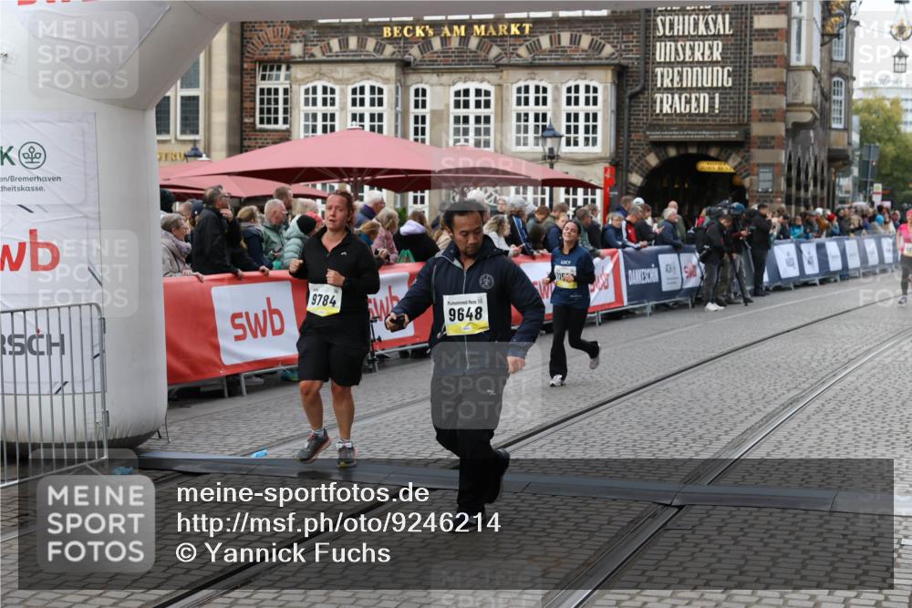 05.10.2025 - 20. swb-Marathon Bremen Yannick Fuchs http://msf.ph/oto/9246214 05.10.2025 11:11:58 Ziel 9648, 9680, 9784, 10235, 10236, 10540, 11088, 11563 meine-sportfotos.de