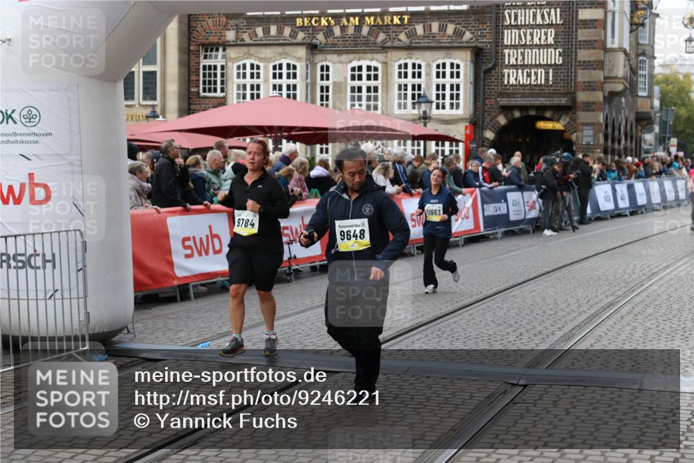 05.10.2025 - 20. swb-Marathon Bremen Yannick Fuchs http://msf.ph/oto/9246221 05.10.2025 11:11:58 Ziel 9648, 9680, 9784, 10235, 10236, 10540, 11088, 11563 meine-sportfotos.de