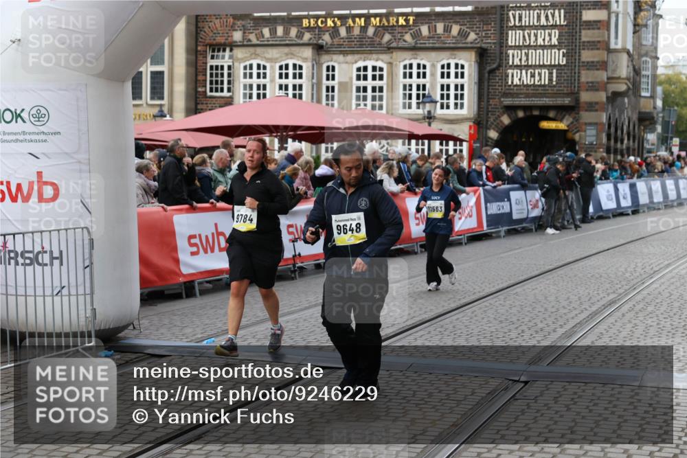 05.10.2025 - 20. swb-Marathon Bremen Yannick Fuchs http://msf.ph/oto/9246229 05.10.2025 11:11:58 Ziel 9648, 9680, 9784, 10235, 10236, 10540, 11088, 11563 meine-sportfotos.de