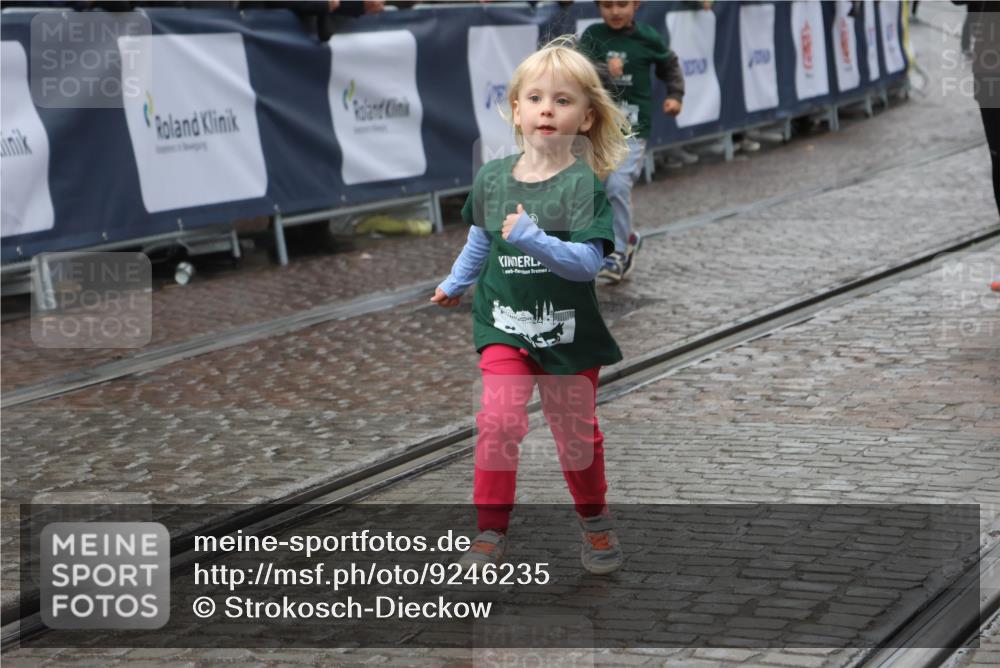 05.10.2025 - 20. swb-Marathon Bremen Strokosch-Dieckow http://msf.ph/oto/9246235 05.10.2025 15:23:51 Ziel  meine-sportfotos.de