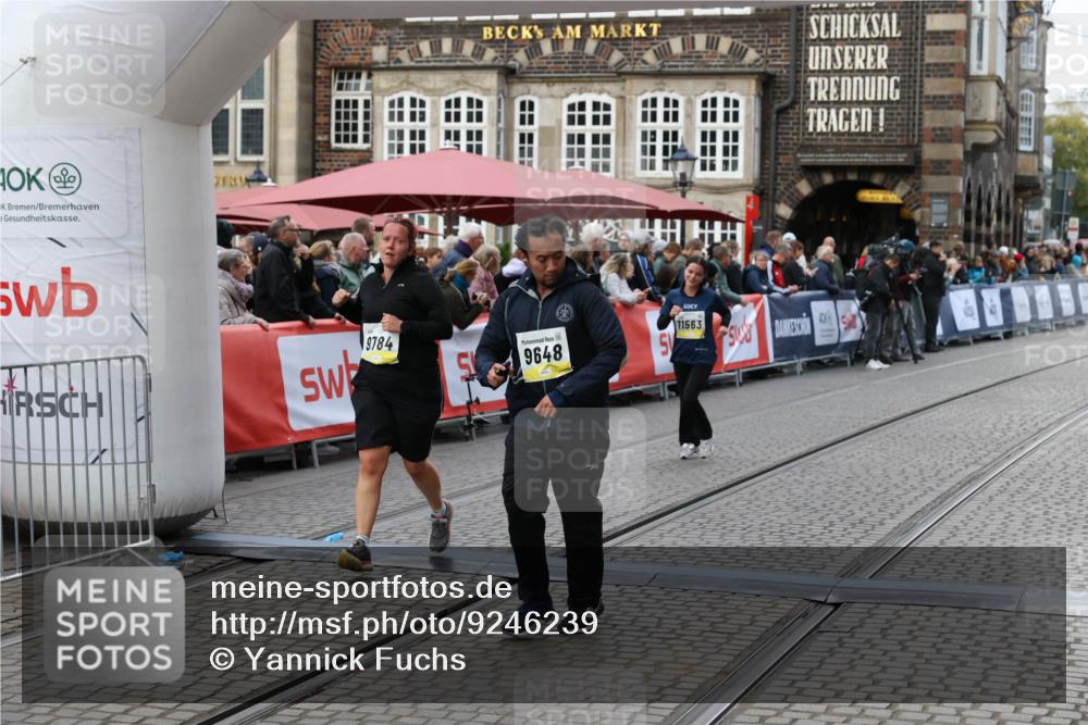 05.10.2025 - 20. swb-Marathon Bremen Yannick Fuchs http://msf.ph/oto/9246239 05.10.2025 11:11:58 Ziel 9648, 9680, 9784, 10235, 10236, 10540, 11088, 11563 meine-sportfotos.de