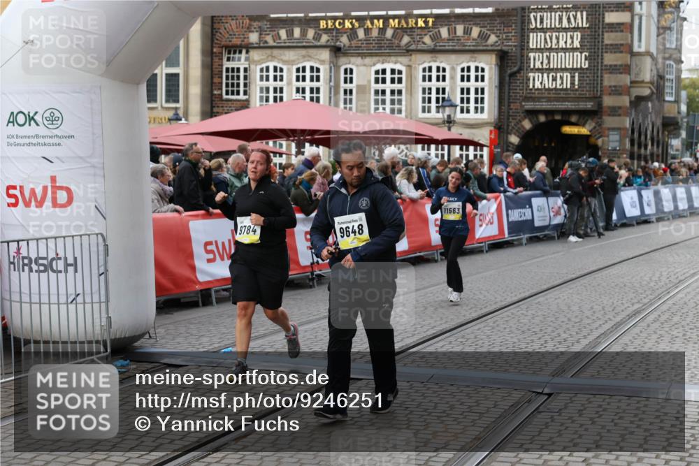 05.10.2025 - 20. swb-Marathon Bremen Yannick Fuchs http://msf.ph/oto/9246251 05.10.2025 11:11:58 Ziel 9648, 9680, 9784, 10235, 10236, 10540, 11088, 11563 meine-sportfotos.de