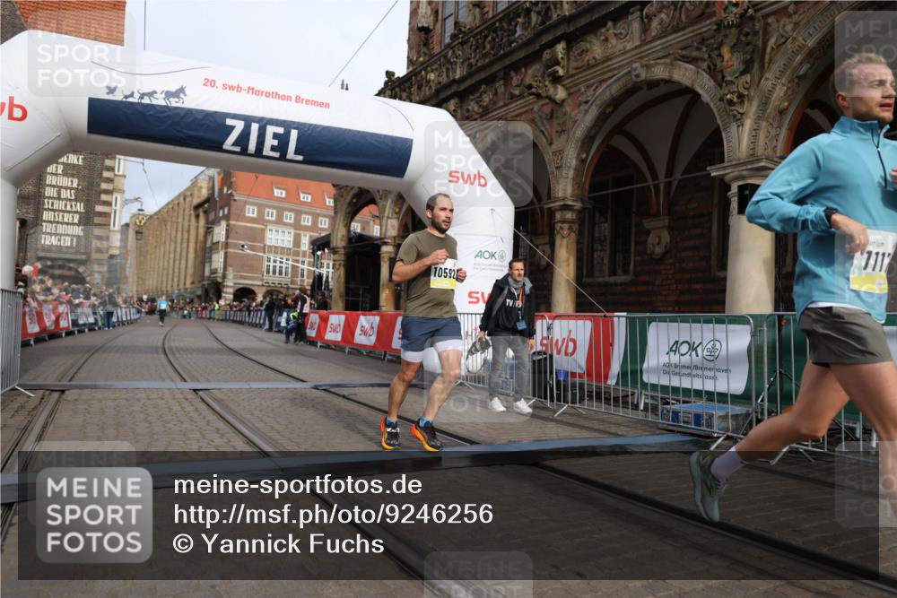 05.10.2025 - 20. swb-Marathon Bremen Yannick Fuchs http://msf.ph/oto/9246256 05.10.2025 10:42:48 Ziel 10592, 11178 meine-sportfotos.de
