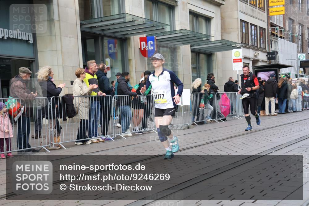 05.10.2025 - 20. swb-Marathon Bremen Strokosch-Dieckow http://msf.ph/oto/9246269 05.10.2025 10:51:11 Ziel 8333, 9252, 9259, 9268, 10321, 10376, 10556, 10584, 10716, 10918, 10928, 11177, 11484, 8333, 9252, 9259, 9268, 10321, 10376, 10556, 10584, 10716, 10918, 10928, 11177, 11484 meine-sportfotos.de