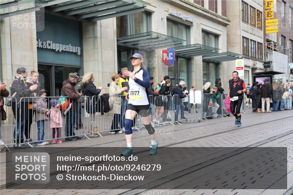 05.10.2025 - 20. swb-Marathon Bremen Strokosch-Dieckow http://msf.ph/oto/9246279 05.10.2025 10:51:12 Ziel 8333, 9252, 9259, 9268, 10321, 10376, 10436, 10556, 10584, 10716, 10918, 10928, 11177, 11484, 8333, 9252, 9259, 9268, 10321, 10376, 10436, 10556, 10584, 10716, 10918, 10928, 11177, 11484 meine-sportfotos.de